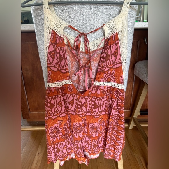 NWT Red & Pink Romper Flower & Lace Urban Outfitters - Picture 5 of 12